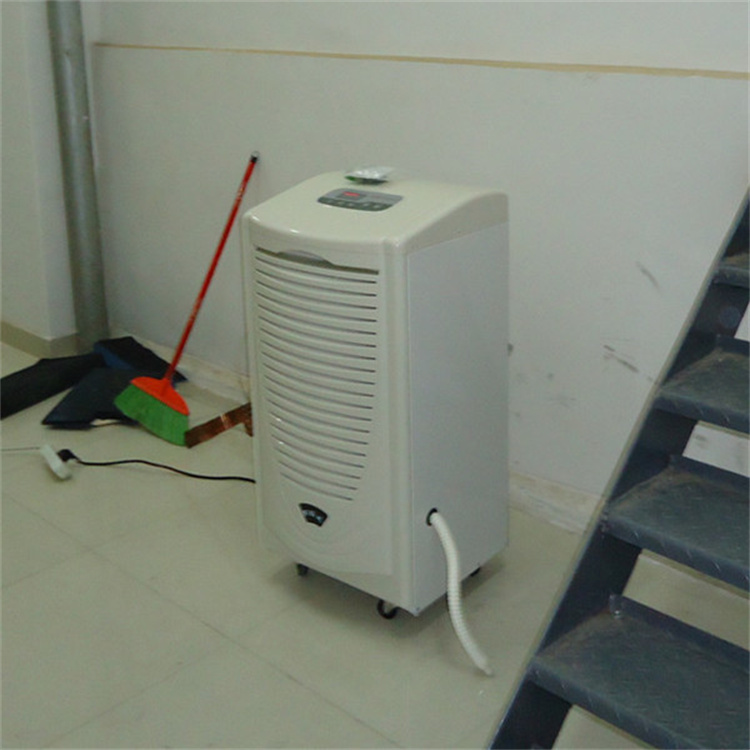 除濕機(jī)冷凝器水多怎么辦
